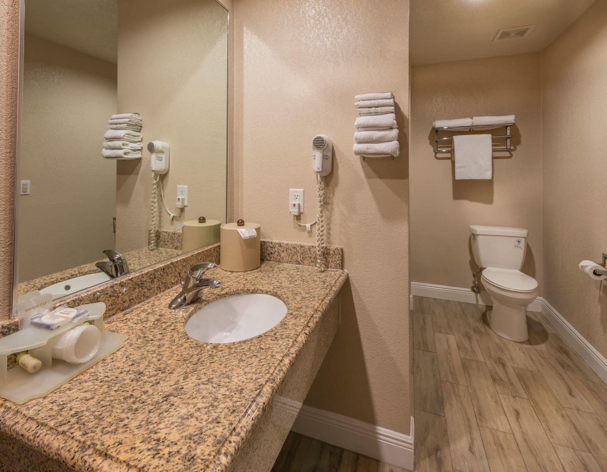 Edge Water Inn Reedley Luaran gambar