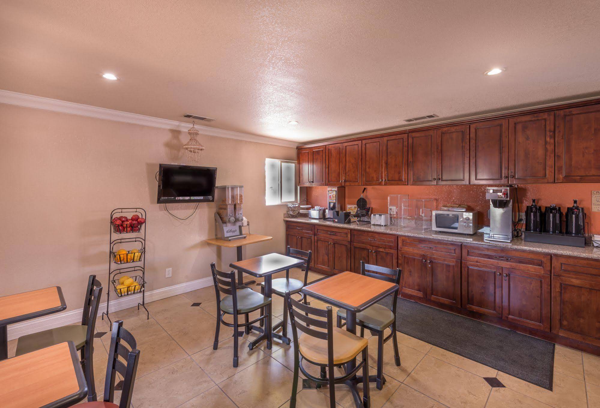 Edge Water Inn Reedley Luaran gambar