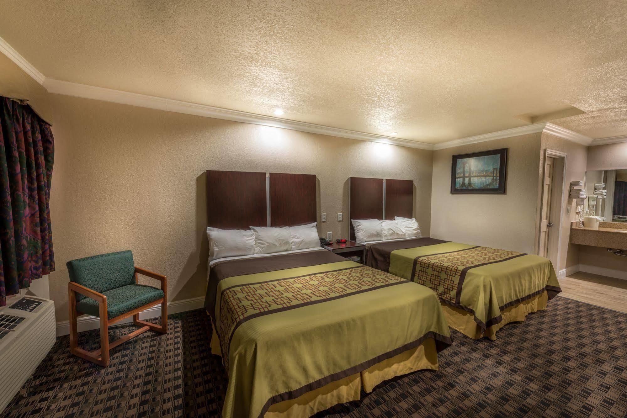 Edge Water Inn Reedley Luaran gambar