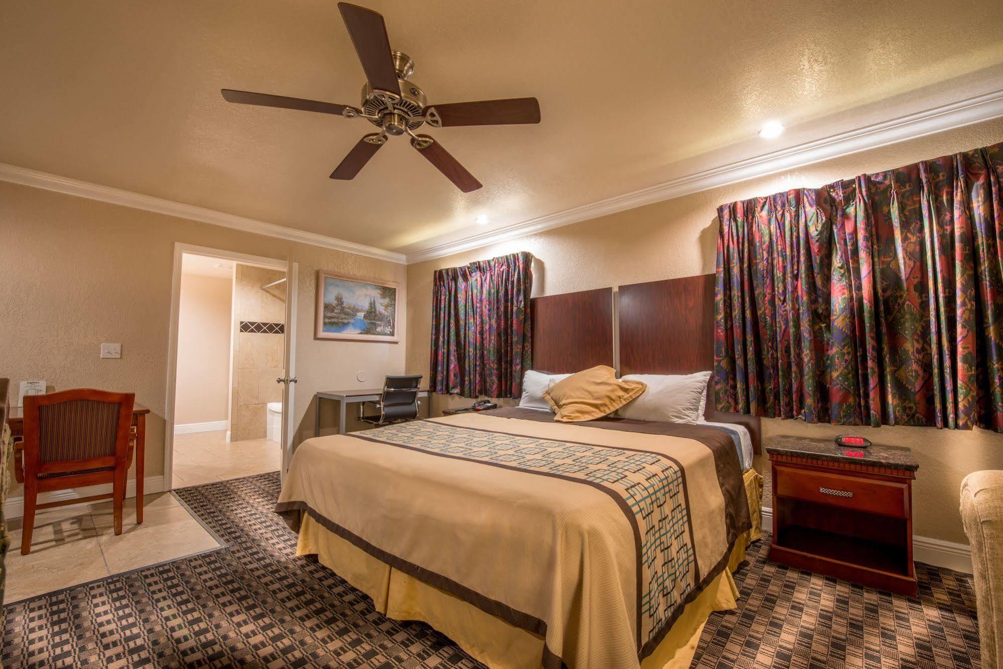 Edge Water Inn Reedley Luaran gambar